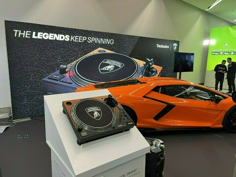 Technics SL-1200M7PED Lamborghini (limitovaná edice)