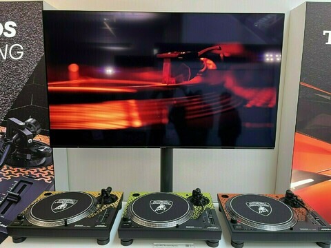 Technics SL-1200M7PED Lamborghini (limitovaná edice)